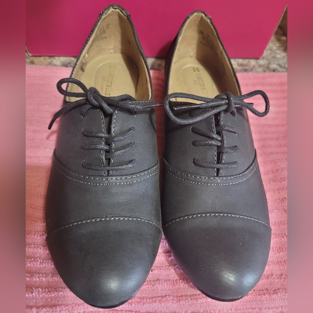Naturalizer size 7 flat